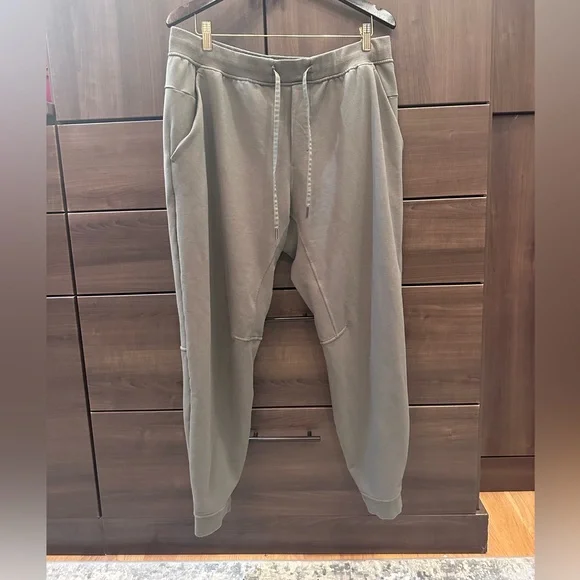 Lululemon men’s XXL joggers - Picture 2 of 6